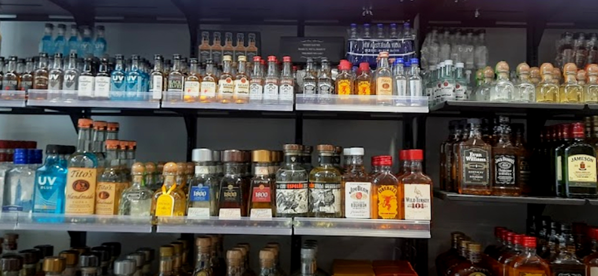 BP Liquor Store-150350-3